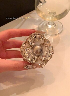 法式小香风山茶花胸针女高级感胸花轻奢时尚气质毛衣别针配饰品