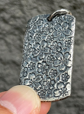 光岚 Sakura 日本手工敲打满屏樱花刻印复古925全银做旧狗牌吊坠