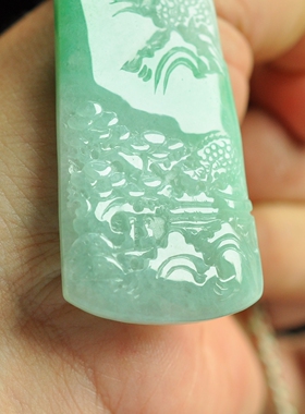 天然缅甸A货翡翠冰润飘绿山水牌