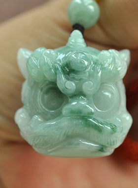 缅甸A货翡翠冰飘花醒狮头小把件