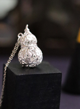 可打开葫芦镂空香囊球吊坠女士香薰项链随身佩戴中国民族风项坠