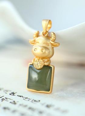 牛气冲天金牛无事牌和田玉吊坠女个性镀金高级感民族风国潮项链