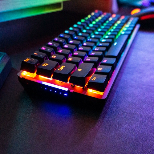 Asus, ROG, вишнево-красный игровой ноутбук, клавиатура