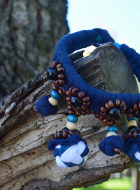 云南大理街头手工棉麻布艺手链草木灰植物染手作流苏铃铛纽扣饰品