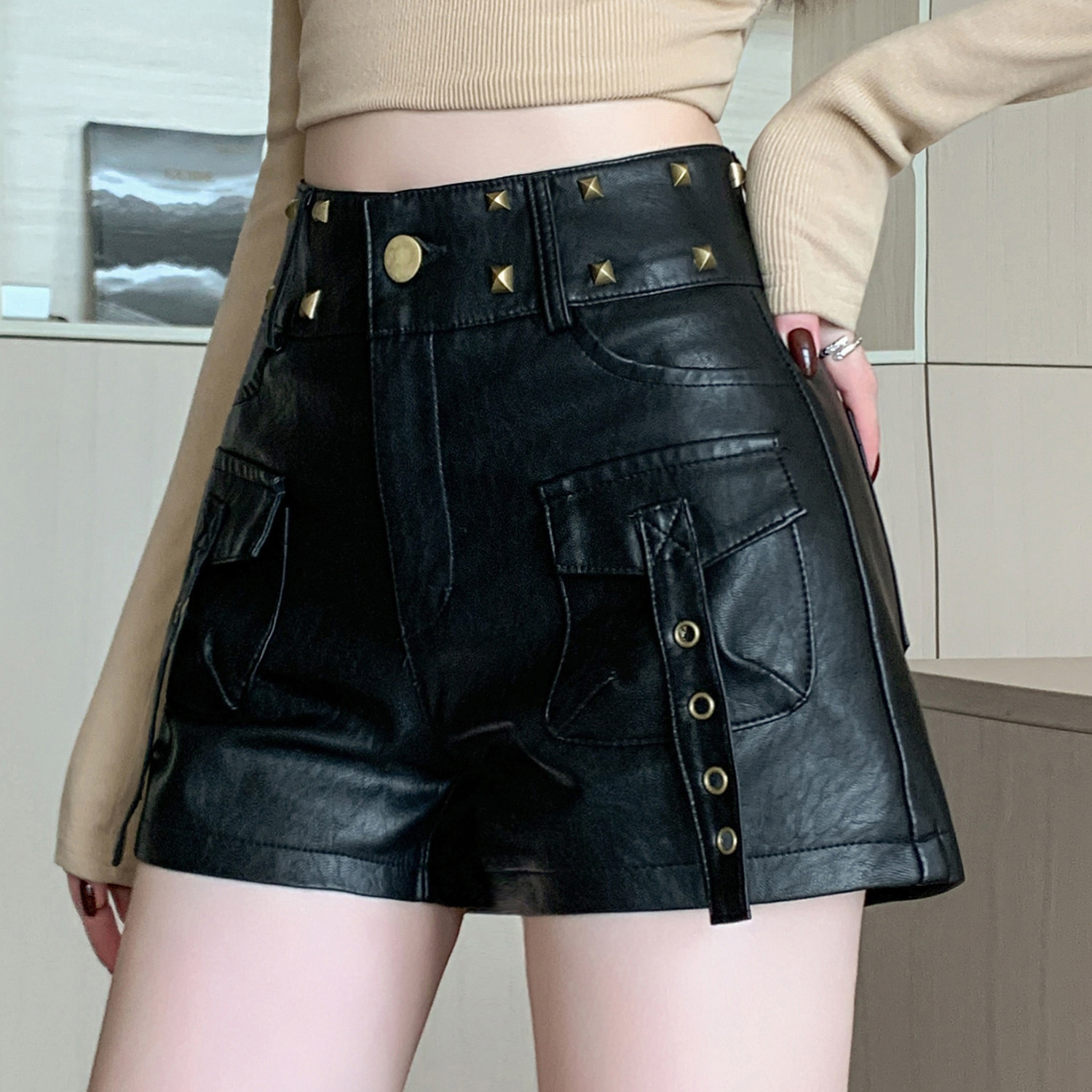 辣妹风PU皮短裤女高腰显瘦铆钉装饰包臀热裤酷感皮裤朋克机车靴裤,淘宝优惠券,粉丝福利购,淘宝优惠卷