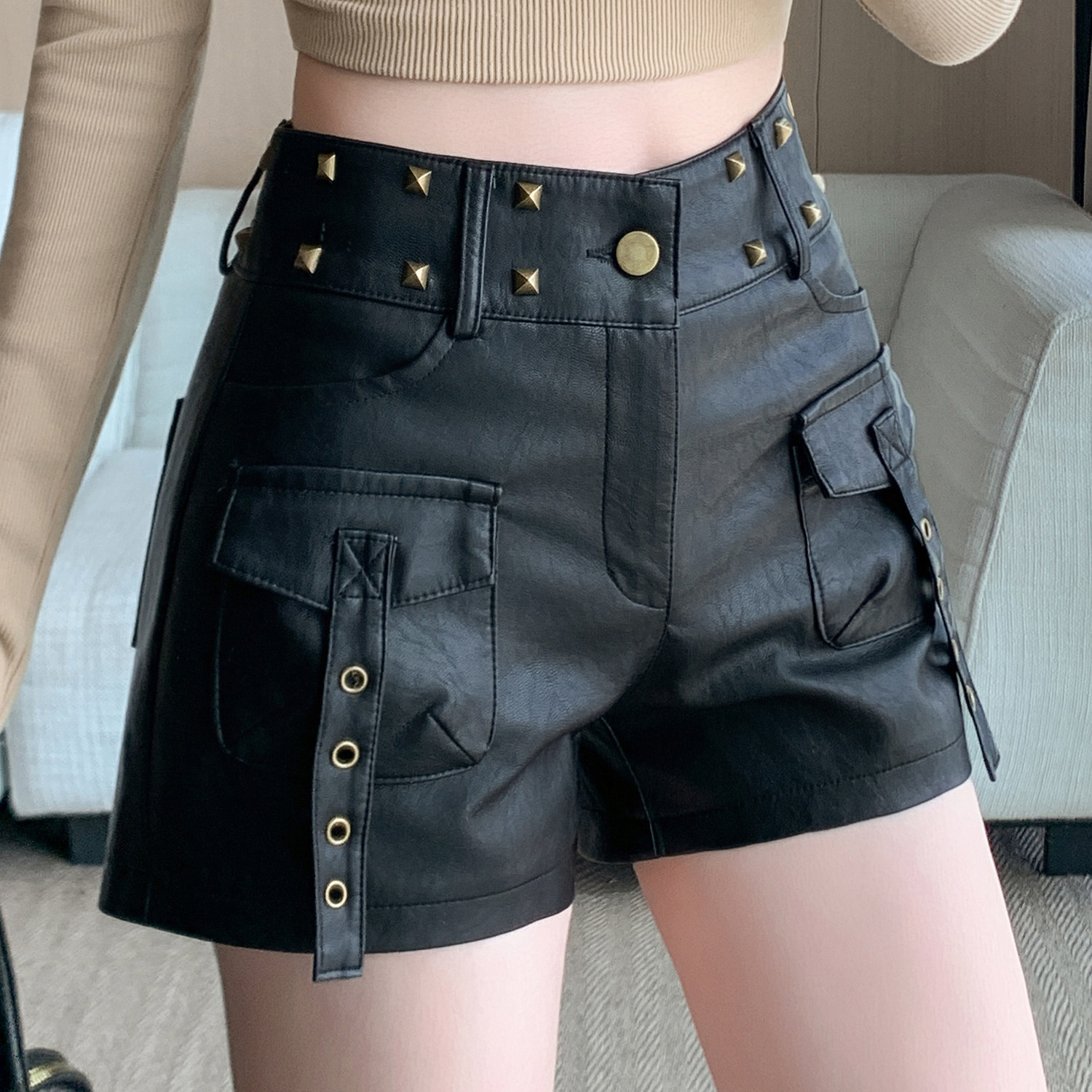 辣妹风PU皮短裤女高腰显瘦铆钉装饰包臀热裤酷感皮裤朋克机车靴裤,淘宝优惠券,粉丝福利购,淘宝优惠卷