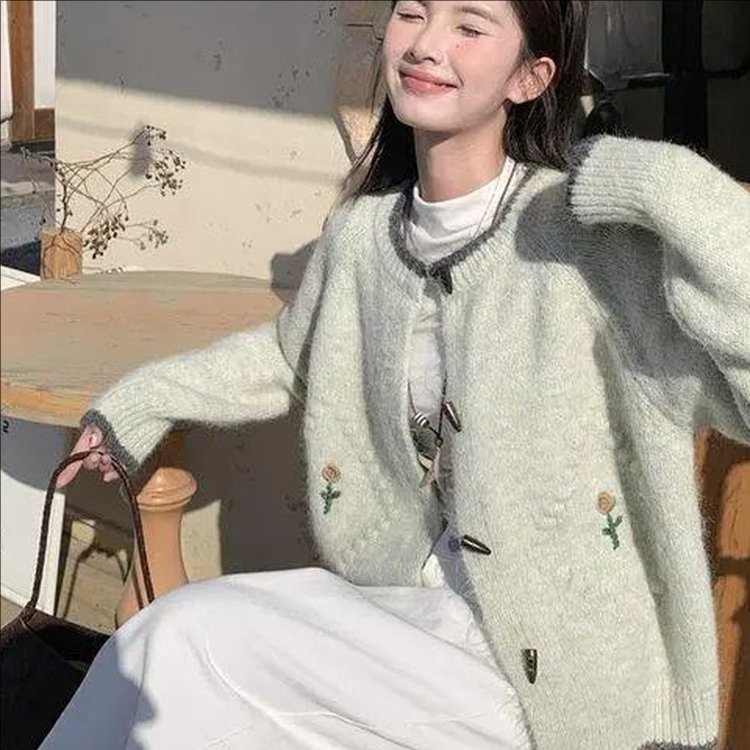 韩版圆领针织衫秋冬新款加厚宽松毛衣开衫女牛角扣打底外套上衣 - 图2