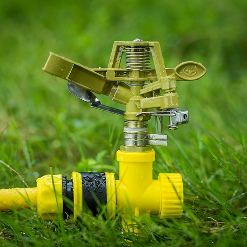 Вращение 360-Дегрика сельскохозяйственного ирригационного спринклерного сада. Автоматическая распылительная атомизация, охлаждающая и аэрозольная ирригационная рука