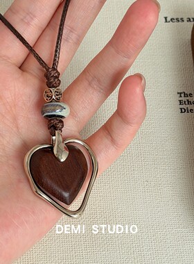大米饰品】简约复古木质爱心吊坠项链女长款百搭高级感挂坠毛衣链