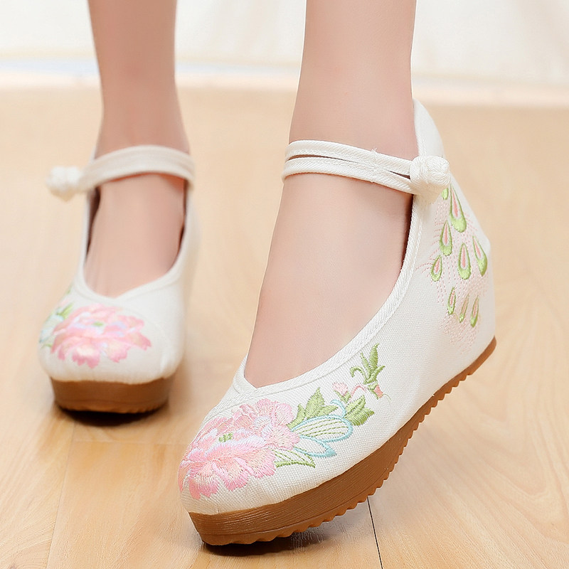 汉服绣花鞋子女古风平底中国风单鞋 米楼民族服装/舞台装