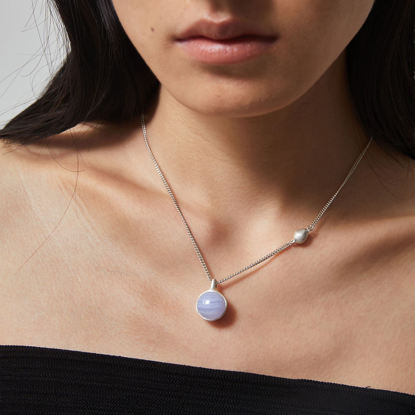 ewest 蓝纹玛瑙单珠吊坠女项链蓝色长款小众项坠气质锁骨链轻奢 - 图0