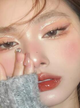 爆闪碎钻卧蚕笔提亮二合一眼妆