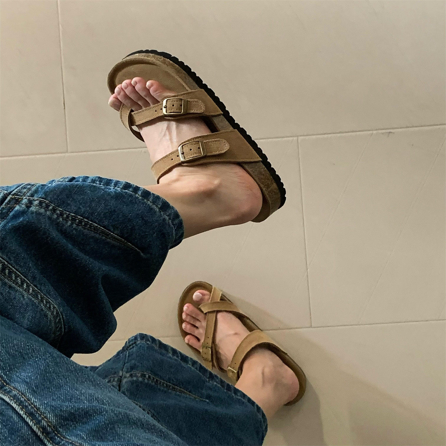 时尚方扣交叉带外穿夹趾足弓拖鞋夏季软木磨砂牛皮防滑女士勃肯鞋,淘宝优惠券,粉丝福利购,淘宝优惠卷