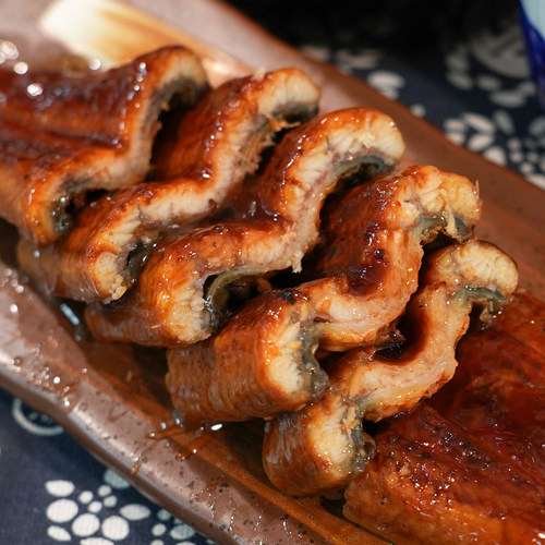 日式烤鳗鱼寿司外卖料理专用整条200g加热即食鳗鱼饭寿司蒲烧鳗鱼 - 图1