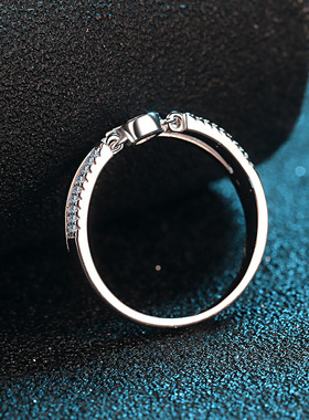 s925银镀18K金镀pt950铂金女戒指10分莫桑石圆包活动钻戒简约风