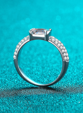 s925银镀18K金雷迪恩祖母绿切长方异形莫桑石镀pt950铂金戒指指环