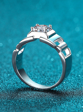 s925银镀18K金戒指男1克拉莫桑石大男戒情侣男戒霸气镀PT950铂金