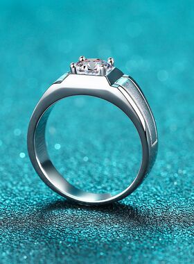 s925银镀18K金男戒活口金字塔镀PT950铂金50分1克拉莫桑石戒指