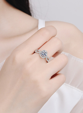 s925银镀18K金戒指扭臂圆包莫桑石指环轻奢个性pt950铂金饰品礼品