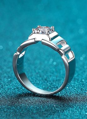 s925银镀18K金男戒镀PT950铂金个性简约1克拉莫桑钻戒指指环礼物