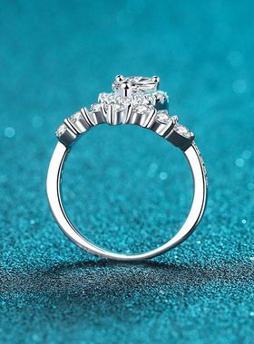 s925银镀18K金戒指女个性时尚介子莫桑石求婚异形莫桑钻指环大气