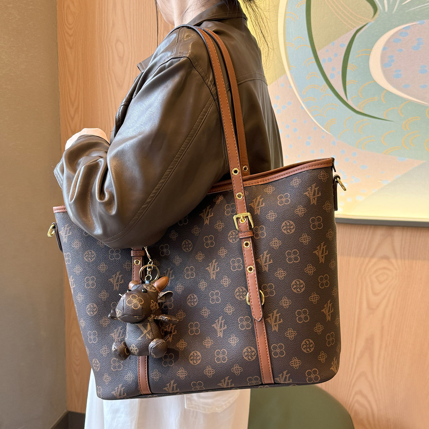 时尚百搭真皮托特包单肩斜挎大包包女式2025新款出差旅游手提女包,淘宝优惠券,粉丝福利购,淘宝优惠卷