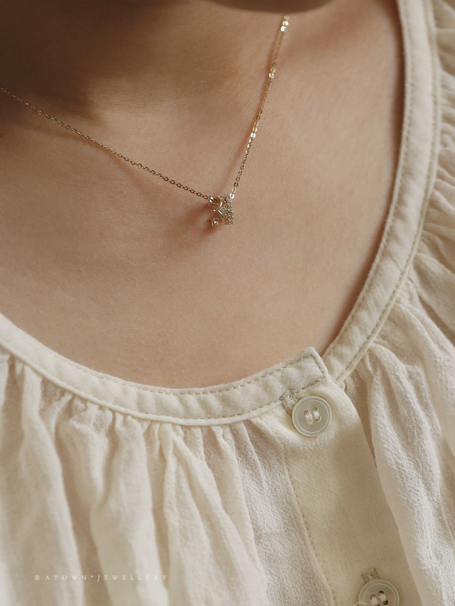 ´¿ ½ðµõ×¹Á¢Ìåï¯Ê¯Ð¡»Ê¹Ú¸ß¼¶¸ÐÈÕº«ÆøÖÊÏîÁ´¹Ò׹Ů 14K ATOWN ¶¨ÖÆ ´¿ ½ðµõ×¹Á¢Ìåï¯Ê¯Ð¡»Ê¹Ú¸ß¼¶¸ÐÈÕº«ÆøÖÊÏîÁ´¹Ò׹Ů 14K ATOWN ¶¨ÖÆ