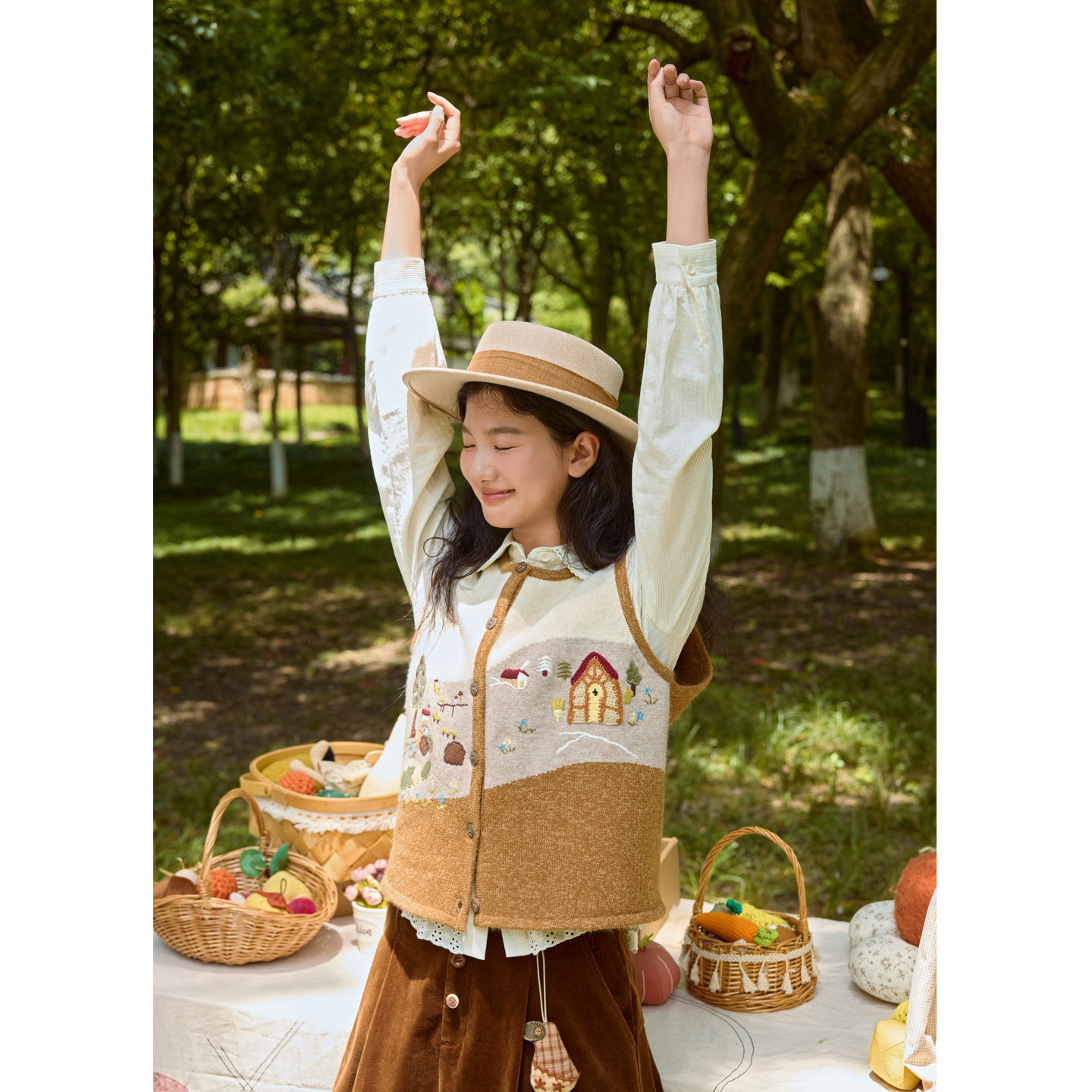 紫涵圆领无袖针织马甲背心女2025秋季新款田园风手工刺绣叠穿马夹 - 图1