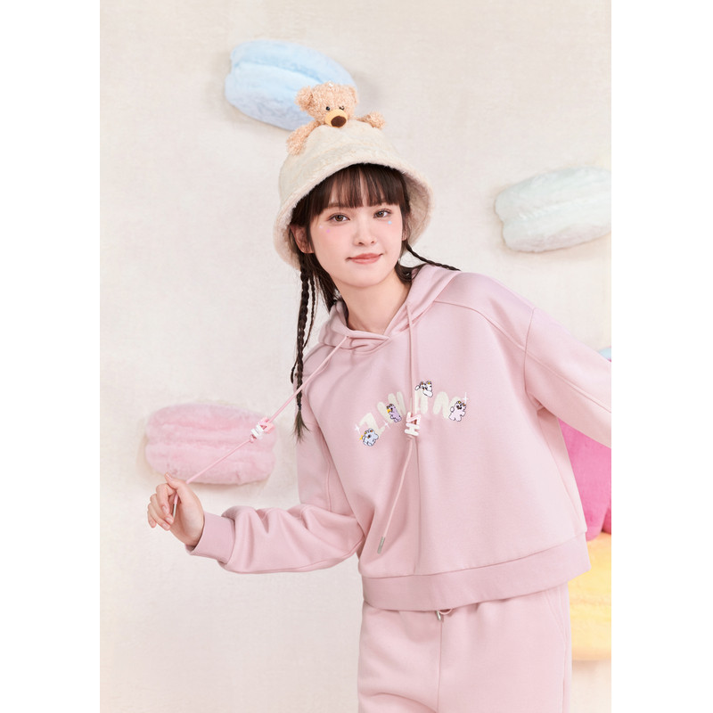 【奶噗噗联名】紫涵字母刺绣短款连帽卫衣女冬季新款甜美宽松上衣,淘宝优惠券,粉丝福利购,淘宝优惠卷