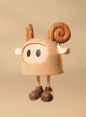 原上城原创设计治愈系可爱小牛小羊小猴子实木挂件办公室桌面摆件