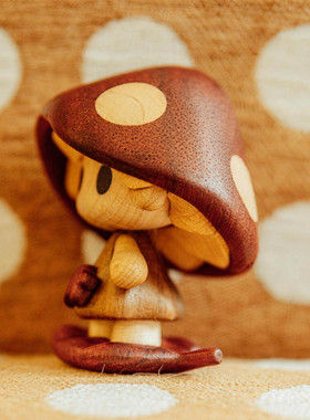 教师节谢师礼winki蘑菇人创意实木潮玩摆件老师办公桌高端礼品