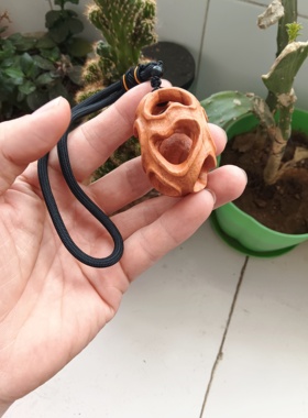 纯手工雕刻正宗老桃木路路通手把件镂空转运珠挂件随身把玩
