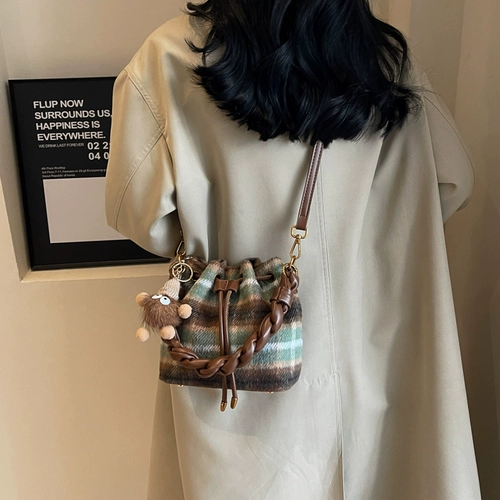 Демисезонная летняя вместительная и большая сумка на одно плечо, сумка через плечо, на шнурках