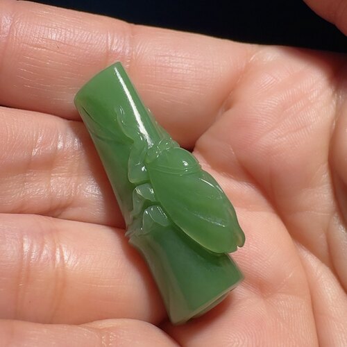和田玉碧玉一鸣惊人节节高挂件7号矿老坑料菠菜绿颜色漂亮重9克 - 图0