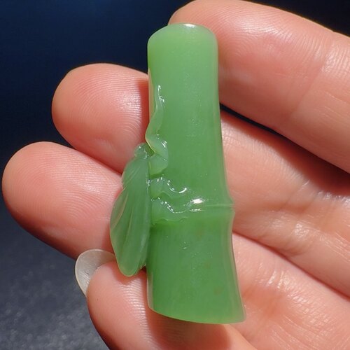 和田玉碧玉一鸣惊人节节高挂件7号矿老坑料菠菜绿颜色漂亮重9克 - 图3