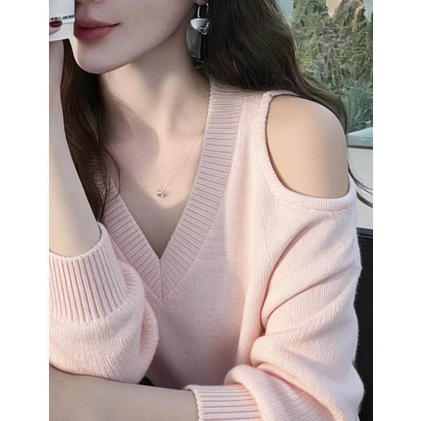 时尚优雅绝美粉色v领露肩长袖针织衫女秋冬新款休闲软糯显瘦上衣,淘宝优惠券,粉丝福利购,淘宝优惠卷