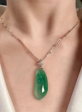冰种福瓜翡翠吊坠梦幻绿色女气质简约项链国内鉴定A货呱呱来财
