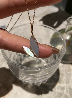 春夏新款 拼色 白～灰贝母蝴蝶项链