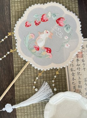 古风儿童刺绣兔子团扇