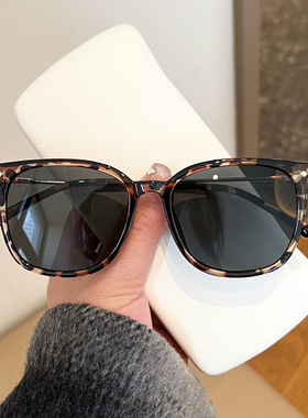 复古红色墨镜女2025新款高级感素颜情侣街拍显脸小太阳镜防紫外线