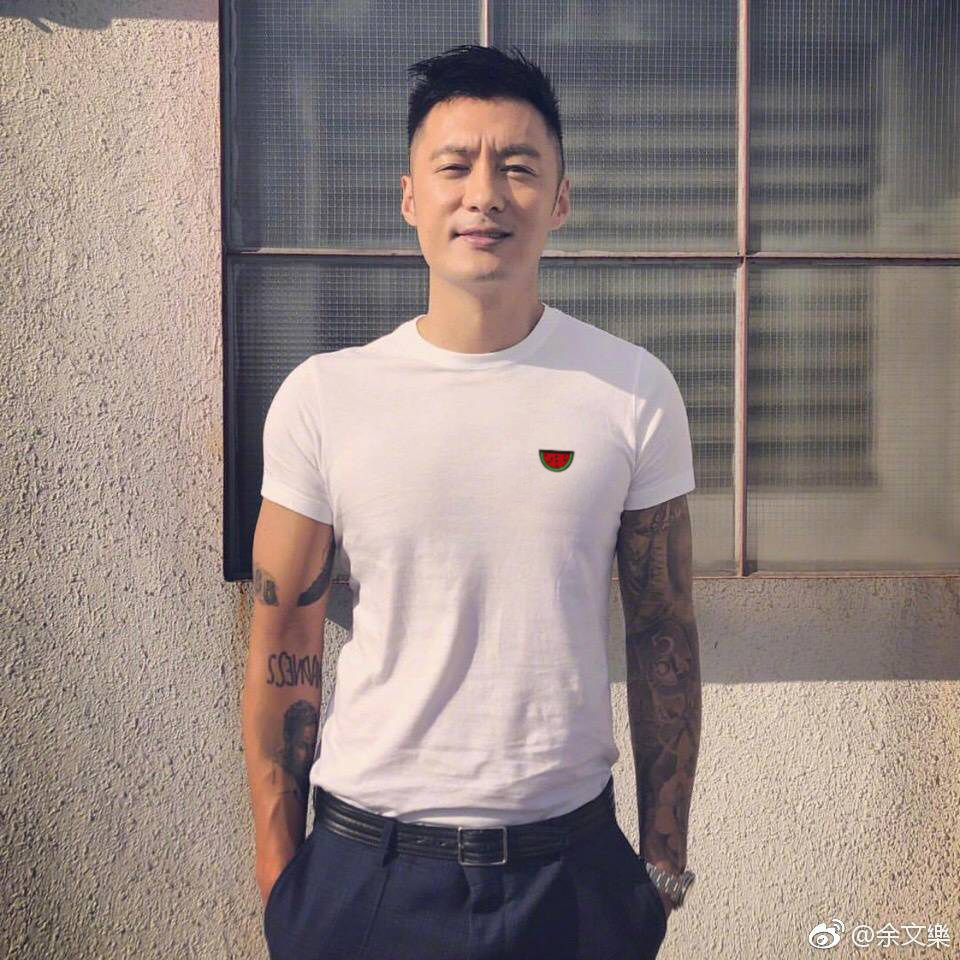 潮牌刺绣情侣装小樱桃小西瓜男t恤 爵睿绅T恤