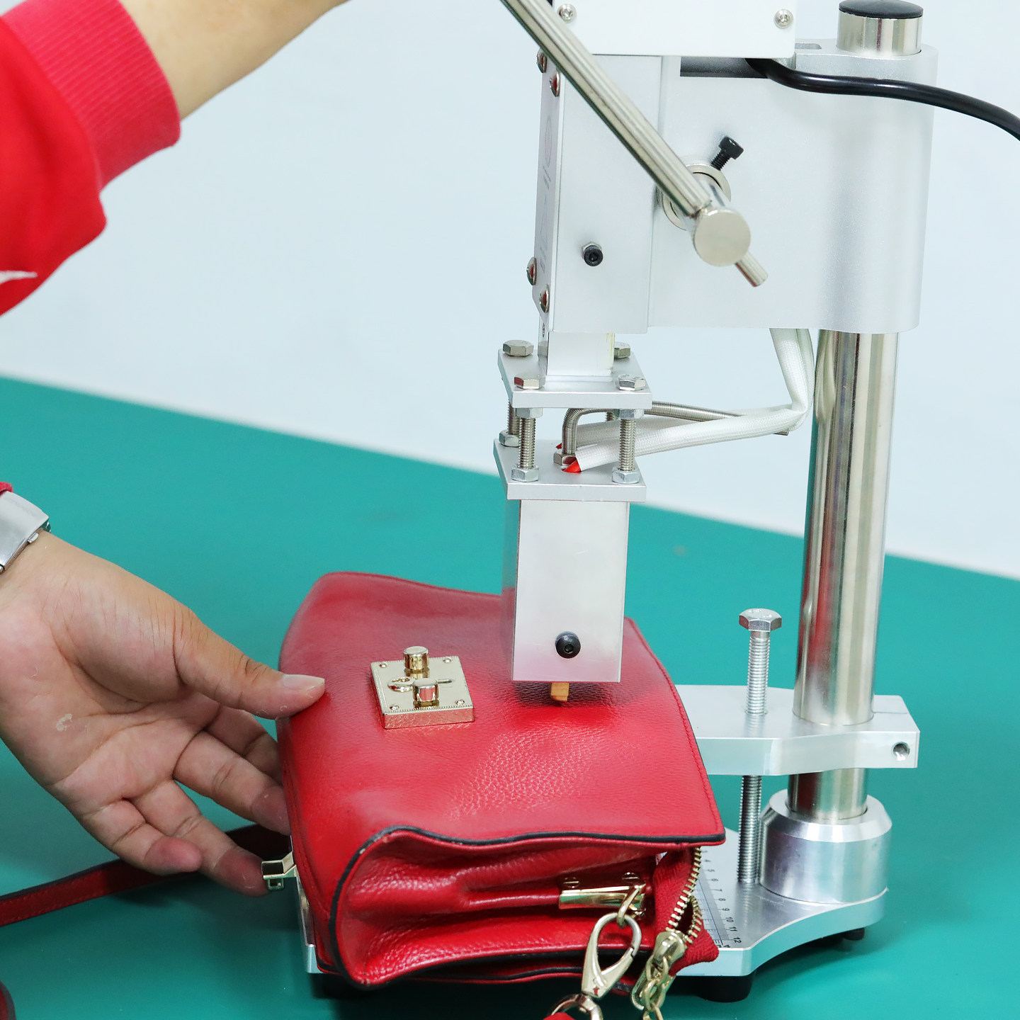 成品鞋钱包烫金烙印机PU皮革表带皮套LOGO标志文通小型手动压唛机,淘宝优惠券,粉丝福利购,淘宝优惠卷