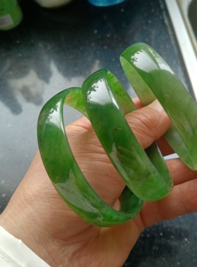 天然俄罗斯老坑碧玉七矿料大圈口68mm薄款手镯壁镯女款胖人福音