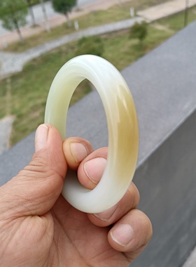 俄料老坑芭莎糖白玉镯子金黄蜜糖双色天然和田玉手镯女玉镯带证书