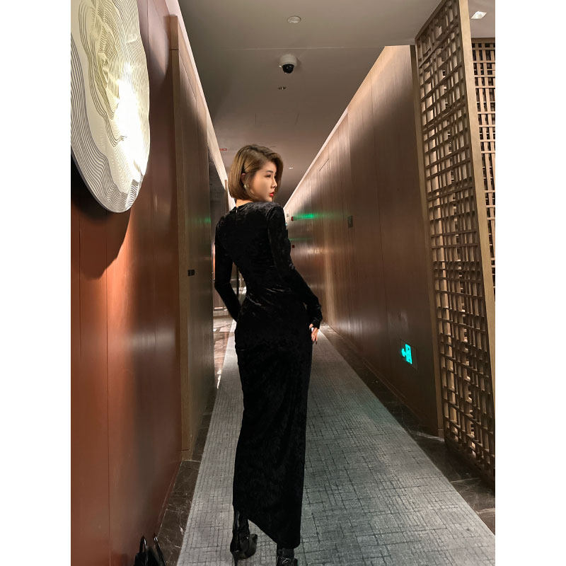 XULU原创轻奢黑色钻石绒气质修身纯色裙优雅小众长袖圆领连衣裙,淘宝优惠券,粉丝福利购,淘宝优惠卷