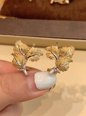 意大利拉丝织纹雕金工艺葡萄耳钉