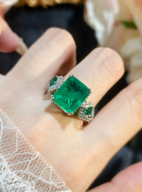 方带棉絮祖母绿满钻几何开口戒指
