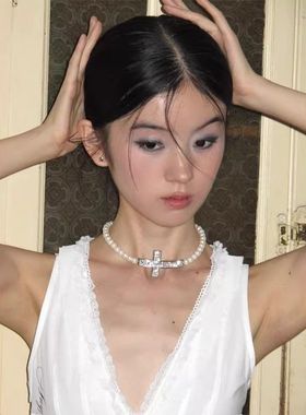 中古风做旧十字架珍珠拼接锁骨链简约百搭颈链暗黑朋克辣妹项链