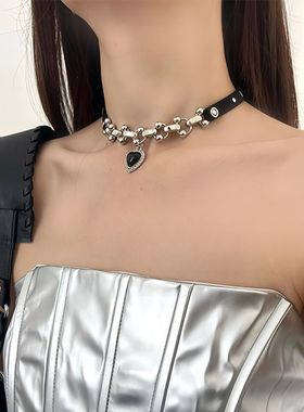 黑色爱心皮革项圈颈带轻奢项链女暗黑项链chocker设计辣妹性感