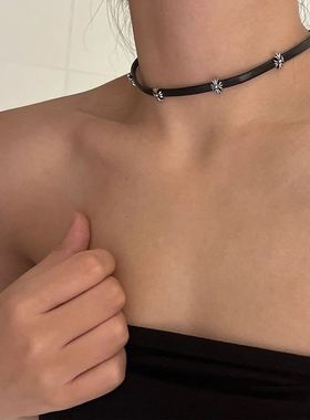甜酷风十字架choker锁骨链辣妹项圈简约黑色皮质颈链小众设计项链
